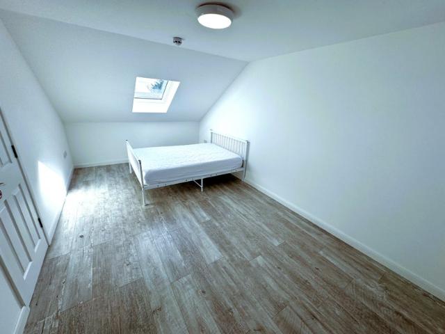 Bedsit Studio with Private Living Room £1250pcm
