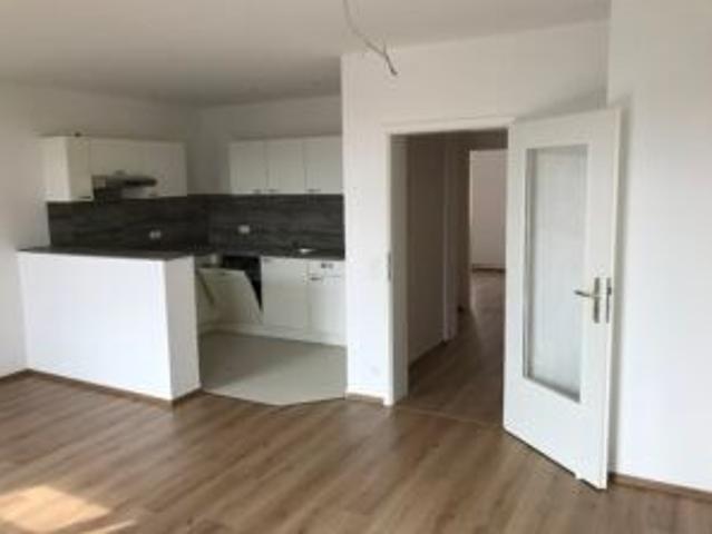 Beethovenstr. 6, Wohnung 5 ~~~ Einbauküche, Balkon, Badezimmer mit Wanne, Abstellraum im Treppenhaus, Keller