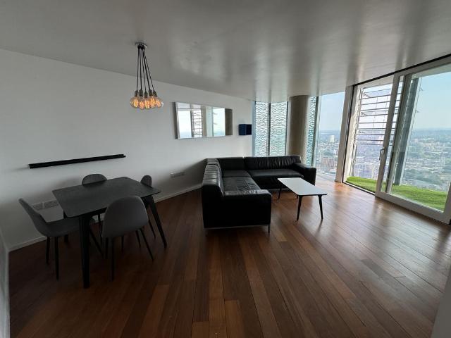 Beetham Tower, 10 Holloway Circus, B1. 3 bed apartment to rent £2,200 pcm £508 pw
