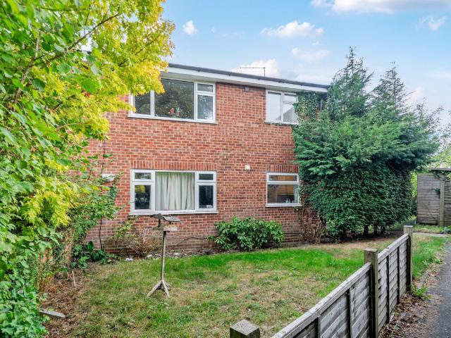 Beech Tree Drive, Badshot Lea, Farnham, Surrey GU9, 2 bed maisonette to rent, £1,500 pcm | PrimeLocation