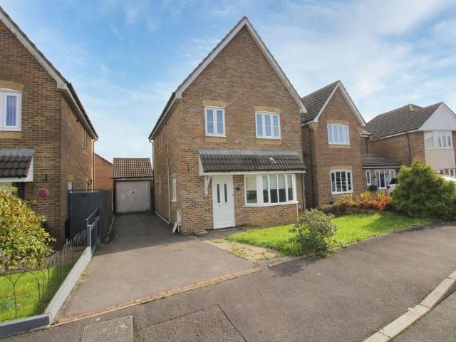 Beech Wood Drive, Tonyrefail, CF39 8JL 3 bed detached house to rent £1,100 pcm £254 pw