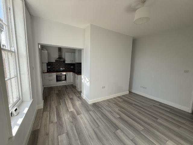 Beech Avenue Shopping Centre, Hull, Yorkshire HU8, 1 bed flat to rent, £650 pcm | PrimeLocation
