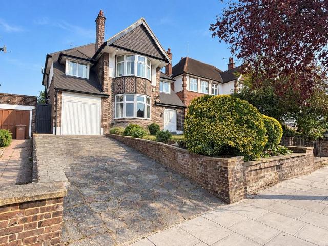 Beech Drive, London 5 bed detached house to rent £5,900 pcm £1,362 pw