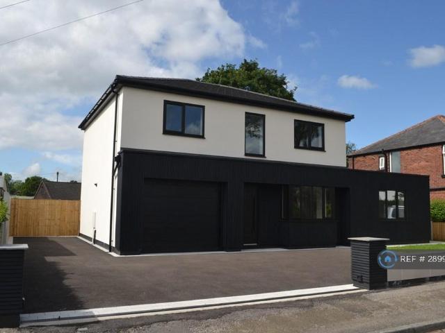 Beech Grove, Bury, BL8 4 bed detached house to rent £2,995 pcm £691 pw