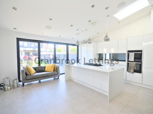 Beech Grove IG6, 3 bed terraced house to rent, £2,600 pcm | PrimeLocation