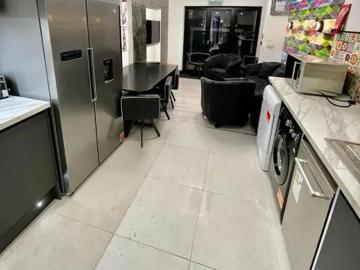 Beech Grove, Manchester, M14 6UY, United Kingdom | 7 bed townhouse for rent #43000261 | Rentberry