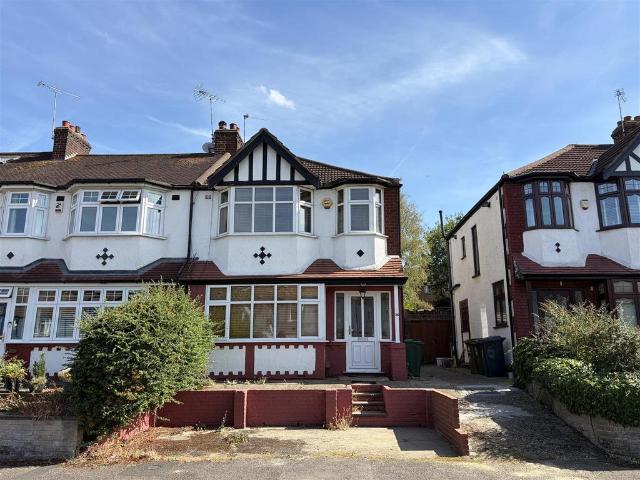 Beech Hall Crescent, London 3 bed end of terrace house to rent £2,450 pcm £565 pw