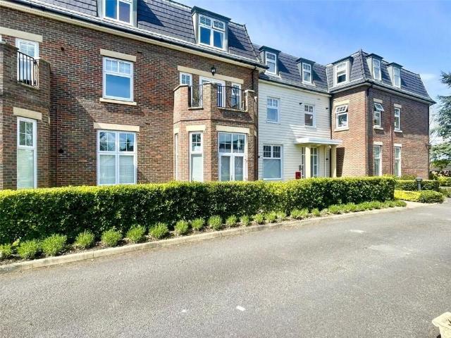 Beech Hill, Barnet EN4, 3 bed flat to rent, £3,800 pcm | PrimeLocation