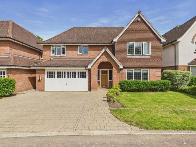 Beech Hill Close, Sutton Coldfield, B72 5 bed detached house to rent £3,000 pcm £692 pw