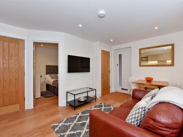 Beech House, 27 Little Marlow Road, Marlow, Buckinghamshire SL7, 1 bed flat to rent, £2,492 pcm | PrimeLocation
