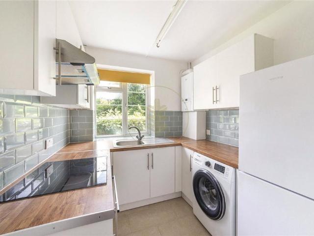 Beech Lawns, London, N12 2 bed apartment to rent £1,846 pcm £426 pw