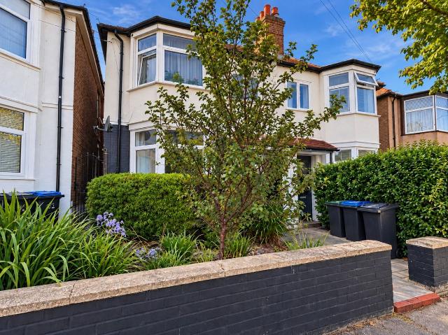 Beech Rd, Norbury SW16, 2 bed flat to rent, £1,600 pcm | PrimeLocation