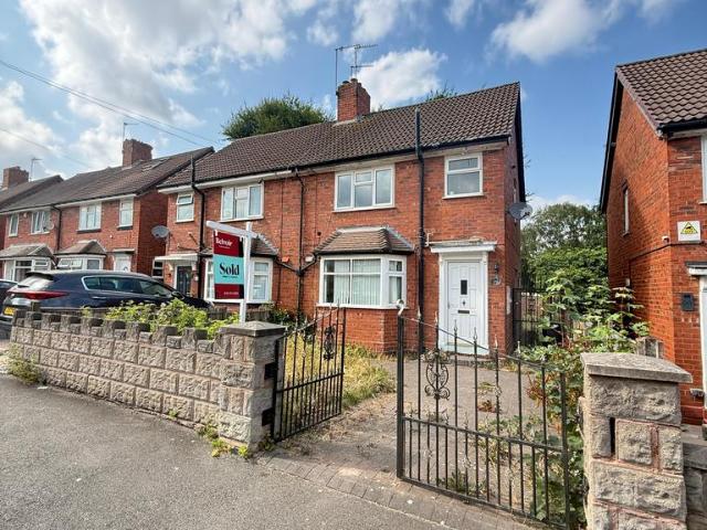 Beech Road, Wednesbury WS10 3 bed semi detached house to rent £1,100 pcm £254 pw