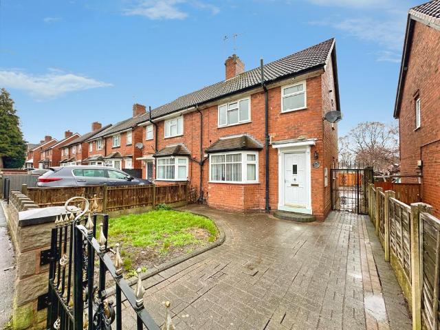 Beech Road, Wednesbury WS10 3 bed semi detached house to rent £1,100 pcm £254 pw