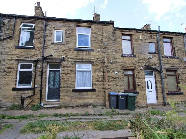 Beech Square, Clayton, Bradford BD14, 2 bed terraced house to rent, £750 pcm | PrimeLocation