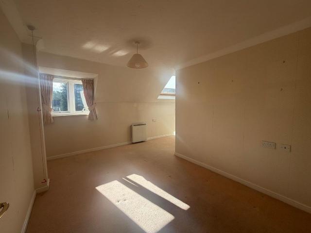 Beech Street, Bingley, West Yorkshire BD16, 2 bed flat to rent, £995 pcm | PrimeLocation