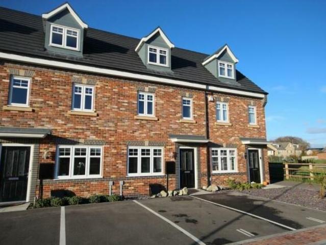 Beecham Place, Preston PR3 3 bed terraced house to rent £950 pcm £219 pw