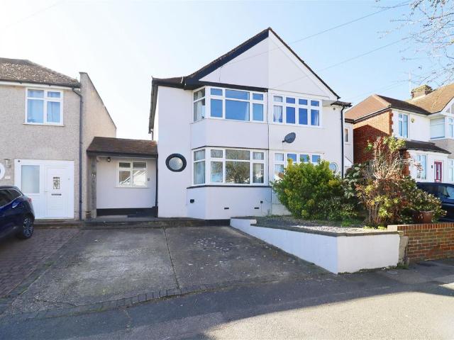 Beechcroft Avenue, Barnehurst DA7, 2 bed property to rent, £1,900 pcm | PrimeLocation