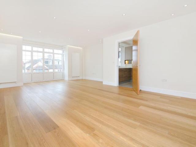 Beechcroft Avenue, Golders Green, NW11 2 bed apartment to rent £3,649 pcm £842 pw