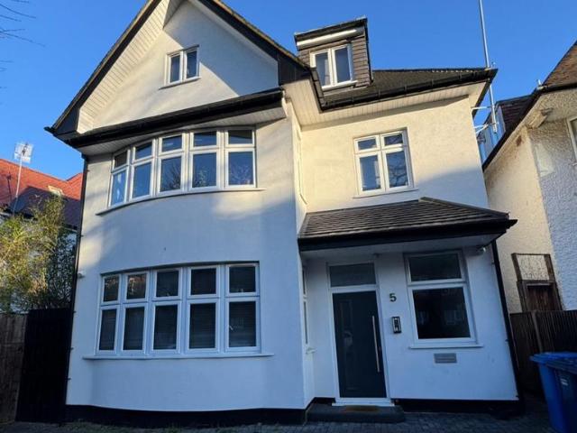 Beechcroft Avenue, Golders Green Studio to rent £1,193 pcm £275 pw