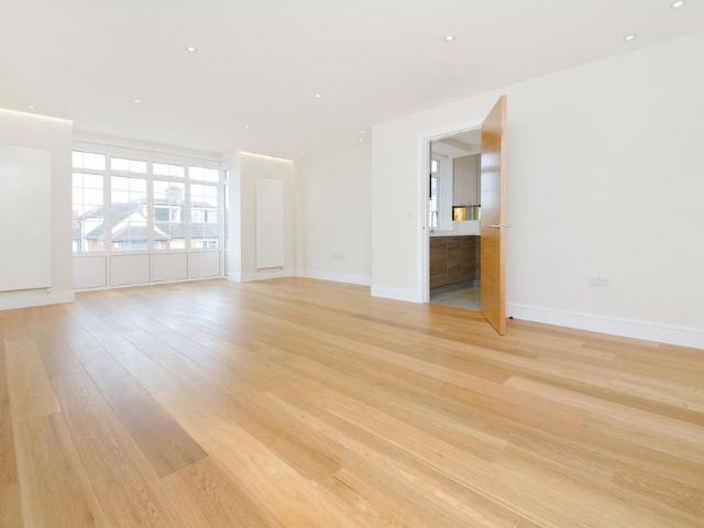 Beechcroft Avenue, Golders Green. 2 bed apartment to rent £3,650 pcm £842 pw