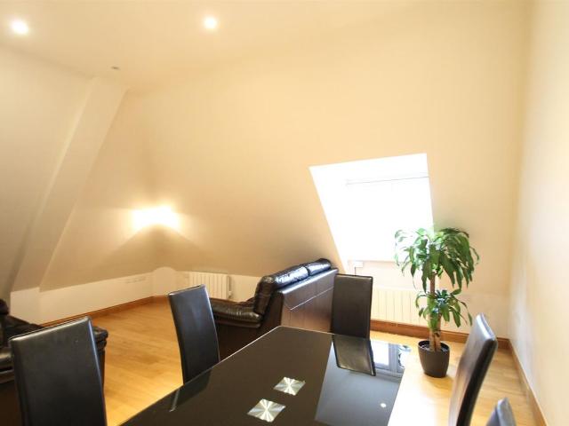 Beechcroft Avenue, London NW11, 2 bed flat to rent, £2,350 pcm | PrimeLocation