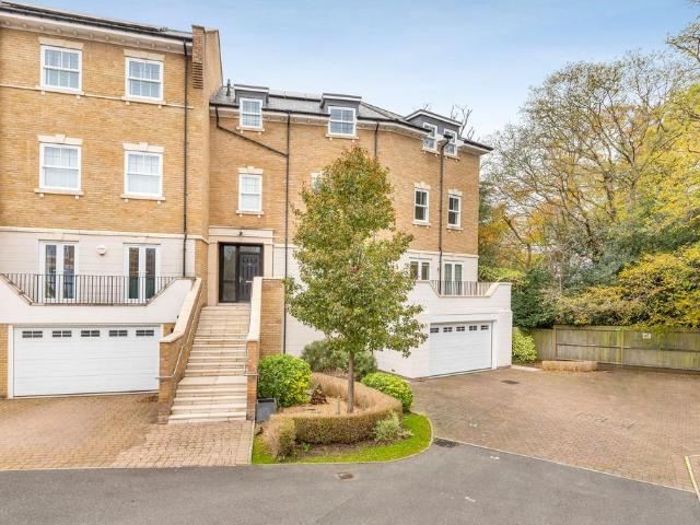 Beechcroft Close, Sunninghill 6 bed house to rent £6,000 pcm £1,385 pw