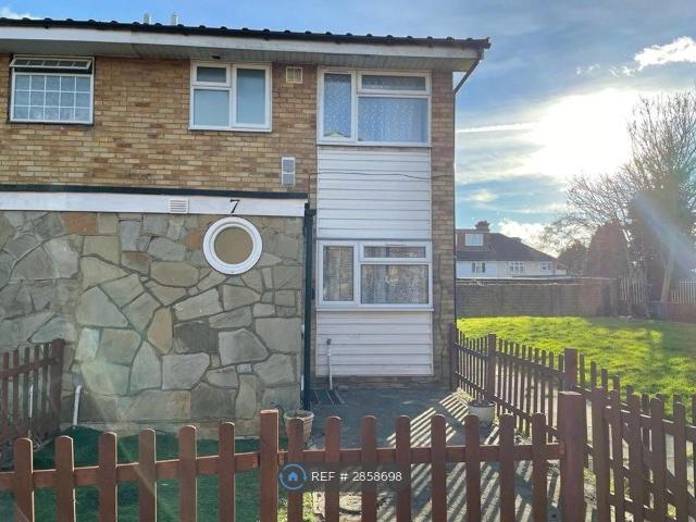Beechcroft Close, Hounslow TW5, 3 bed semi detached house to rent, £2,300 pcm | PrimeLocation