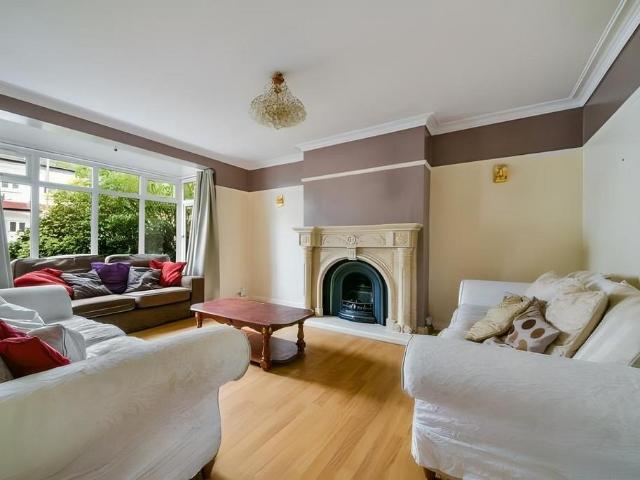 Beechcroft Road, Tooting, SW17 4 bed terraced house to rent £3,900 pcm £900 pw