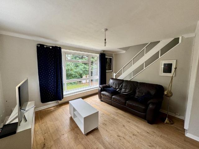 Beeches Court, Bromley, BR1 2 bed flat to rent £1,700 pcm £392 pw