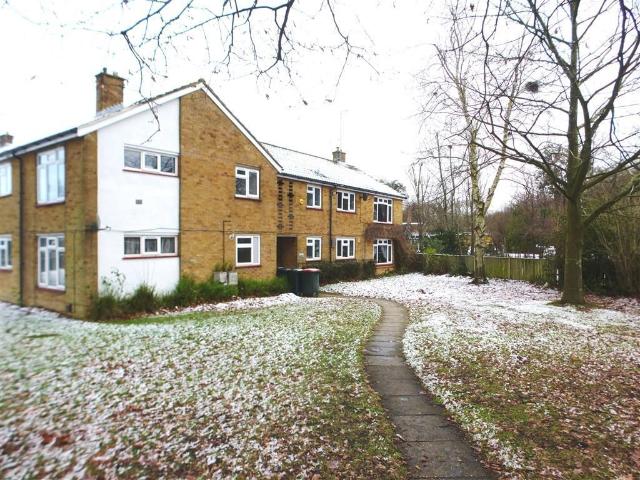 Beeches Crescent, Crawley RH10, 2 bed flat to rent, £1,350 pcm | PrimeLocation