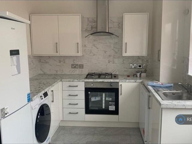 Beeches Road, Sutton, SM3 2 bed terraced house to rent £2,050 pcm £473 pw