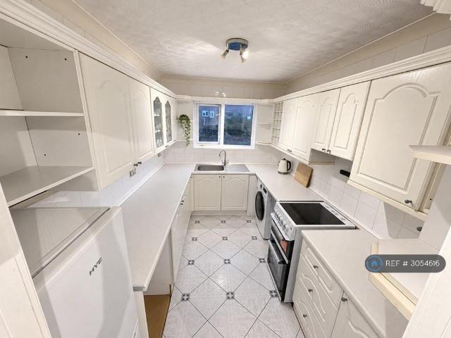 Beechley Drive, Cardiff, CF5 2 bed flat to rent £950 pcm £219 pw