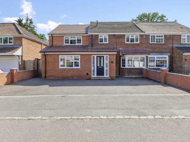 Beechwood Close, Ascot 5 bed semi detached house to rent £4,000 pcm £923 pw