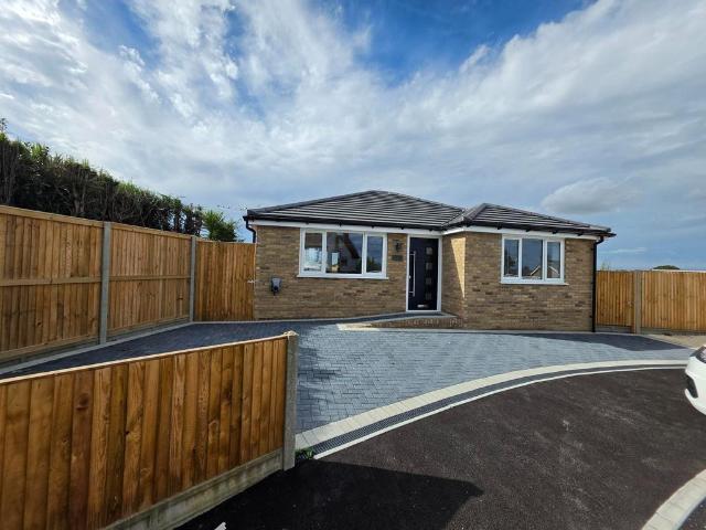 Beechwood Close, Whitfield, Dover 2 bed bungalow to rent £1,300 pcm £300 pw