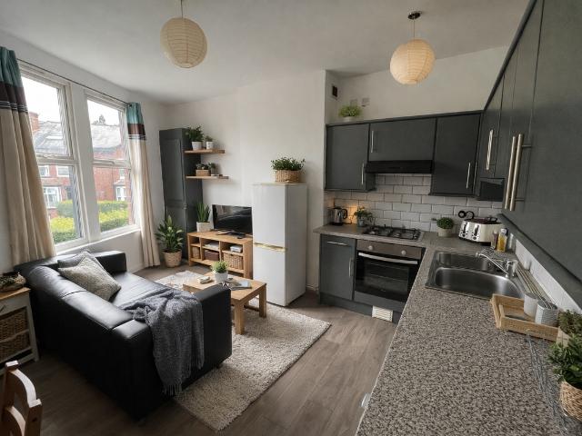 Beechwood Crescent, Leeds LS4, 3 bed shared accommodation to rent, £1,807 pppm | PrimeLocation