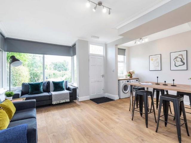 Beechwood Crescent, Leeds LS4 5 bed house to rent £2,947 pcm £680 pw