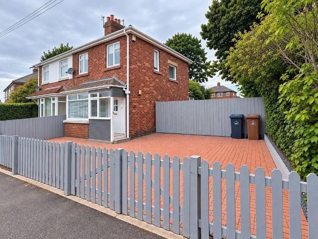 Beechwood Crescent, Sunderland SR5 2 bed terraced house to rent £795 pcm £183 pw