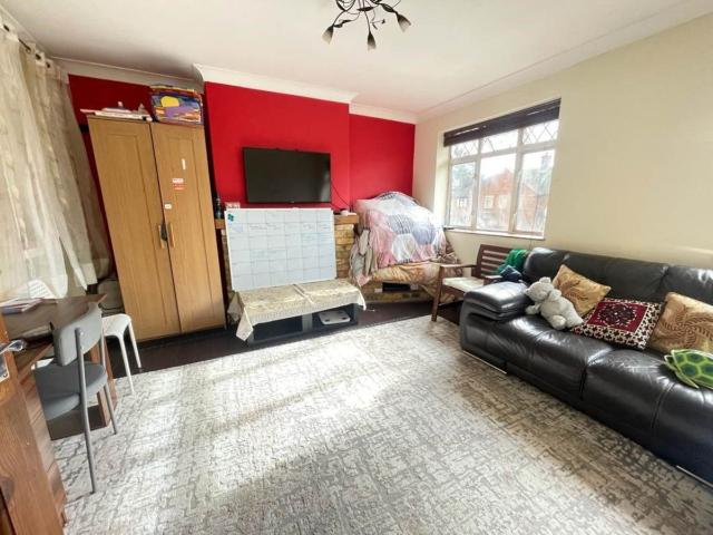 Beechwood Avenue, Uxbridge UB8, 2 bed maisonette to rent, £1,600 pcm | PrimeLocation