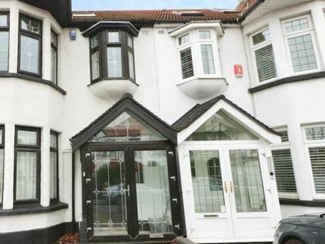 Beechwood Gardens, London, IG5 0AG, United Kingdom | 4 bed townhouse for rent #140655852 | Rentberry