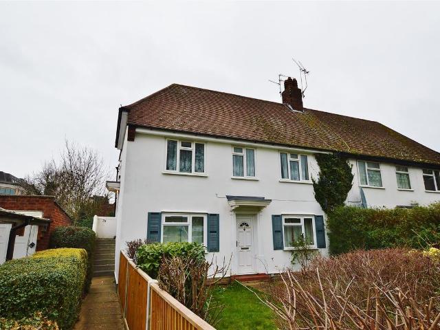 Beechwood Gardens, Slough SL1, 2 bed maisonette to rent, £1,400 pcm | PrimeLocation