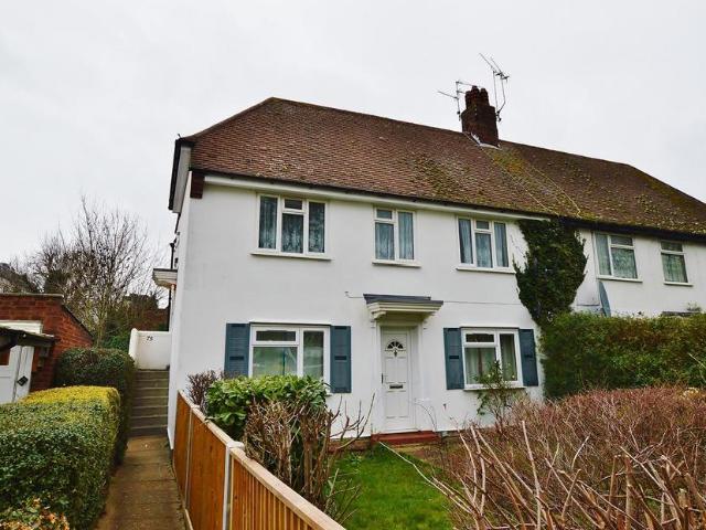 Beechwood Gardens, Slough, SL1 2HP 2 bed maisonette to rent £1,400 pcm £323 pw