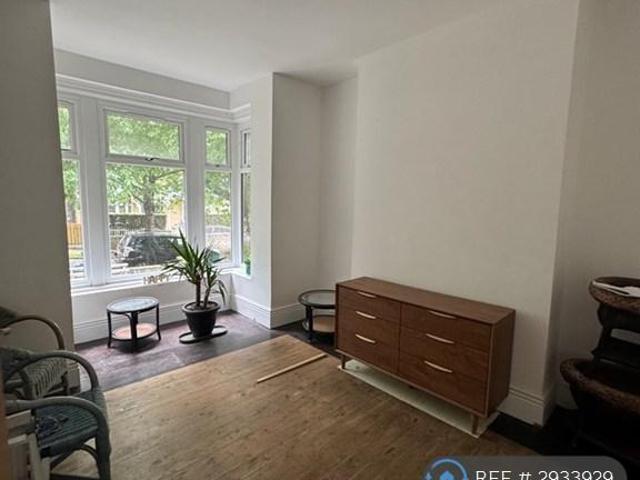 Beechwood Grove, Bradford, BD6 3 bed terraced house to rent £1,100 pcm £254 pw