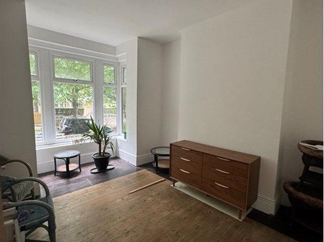 Beechwood Grove, Bradford BD6, 3 bed terraced house to rent, £1,150 pcm | PrimeLocation