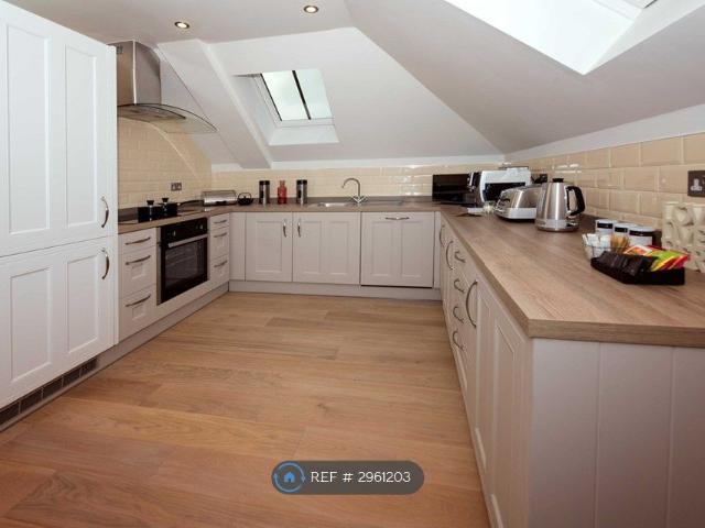 Beechwood House, Headington, Oxford OX3, 2 bed flat to rent, £1,990 pcm | PrimeLocation