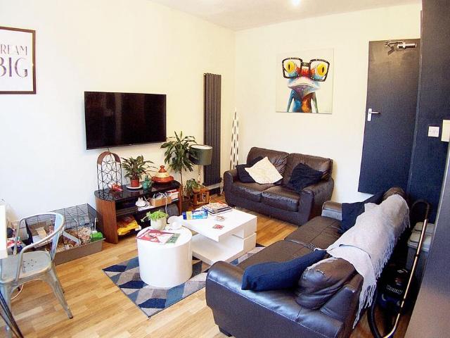 Beechwood Mount, Leeds LS4 4 bed terraced house to rent £2,253 pcm £520 pw