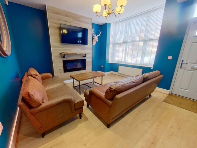Beechwood Road, Burley, Leeds, West Yorkshire LS4, 4 bed terraced house to rent, £3,025 pcm | PrimeLocation
