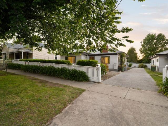 Beechworth Home for Sale $770k 4 Bed, 3 Bath, 2 Garages, Solar