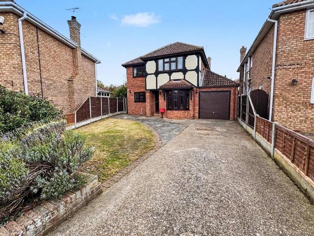 Beecroft Crescent, Canvey Island SS8 4 bed house to rent £2,000 pcm £462 pw
