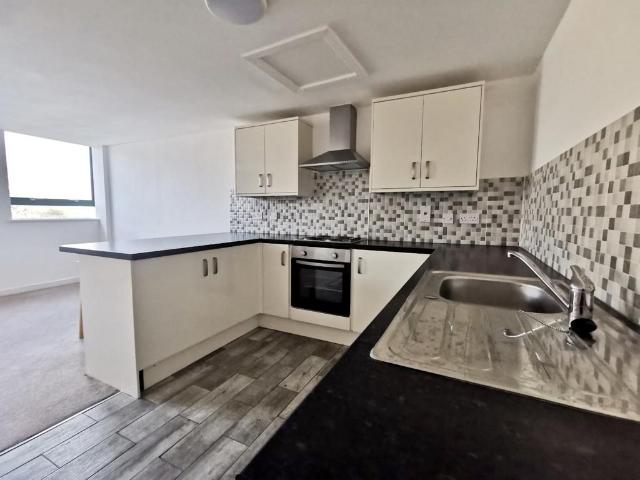 Beecroft Road, Cannock, WS11 2 bed apartment to rent £850 pcm £196 pw
